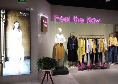 服裝店沒客進(jìn)店 導(dǎo)購(gòu)除了等還有很多事需要做